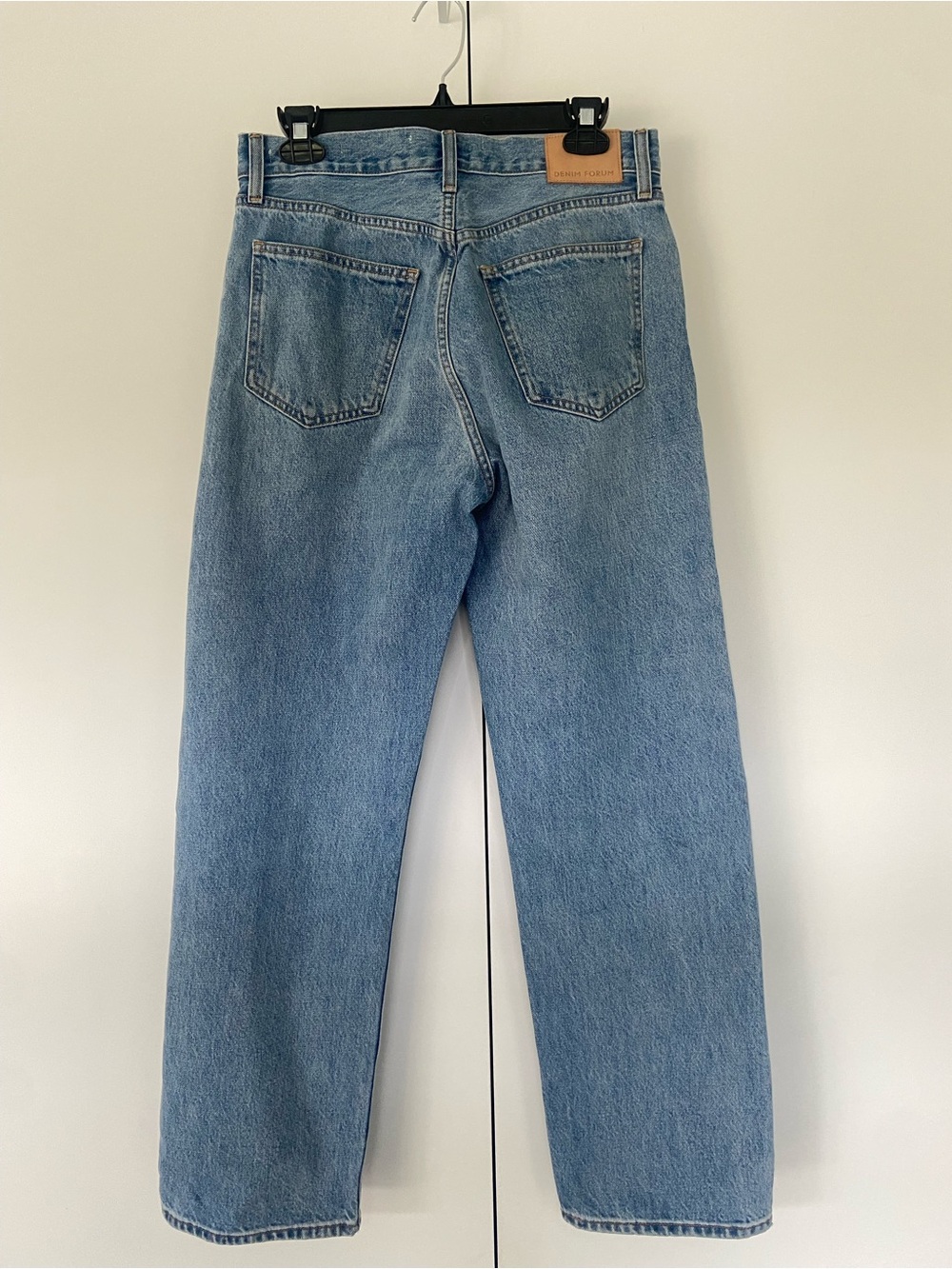 Aritzia DENIM FORUM 90s Marlo Hi-Rise Baggy Jeans 28 Faded Wash 29 1/4” Inseam - Picture 3 of 10